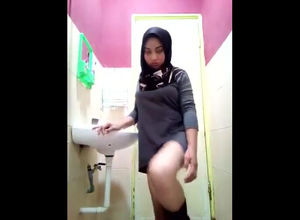 Muslim Doll Undresses everything but her